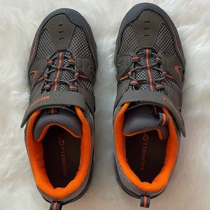 Merrell boys brown sneakers worn once